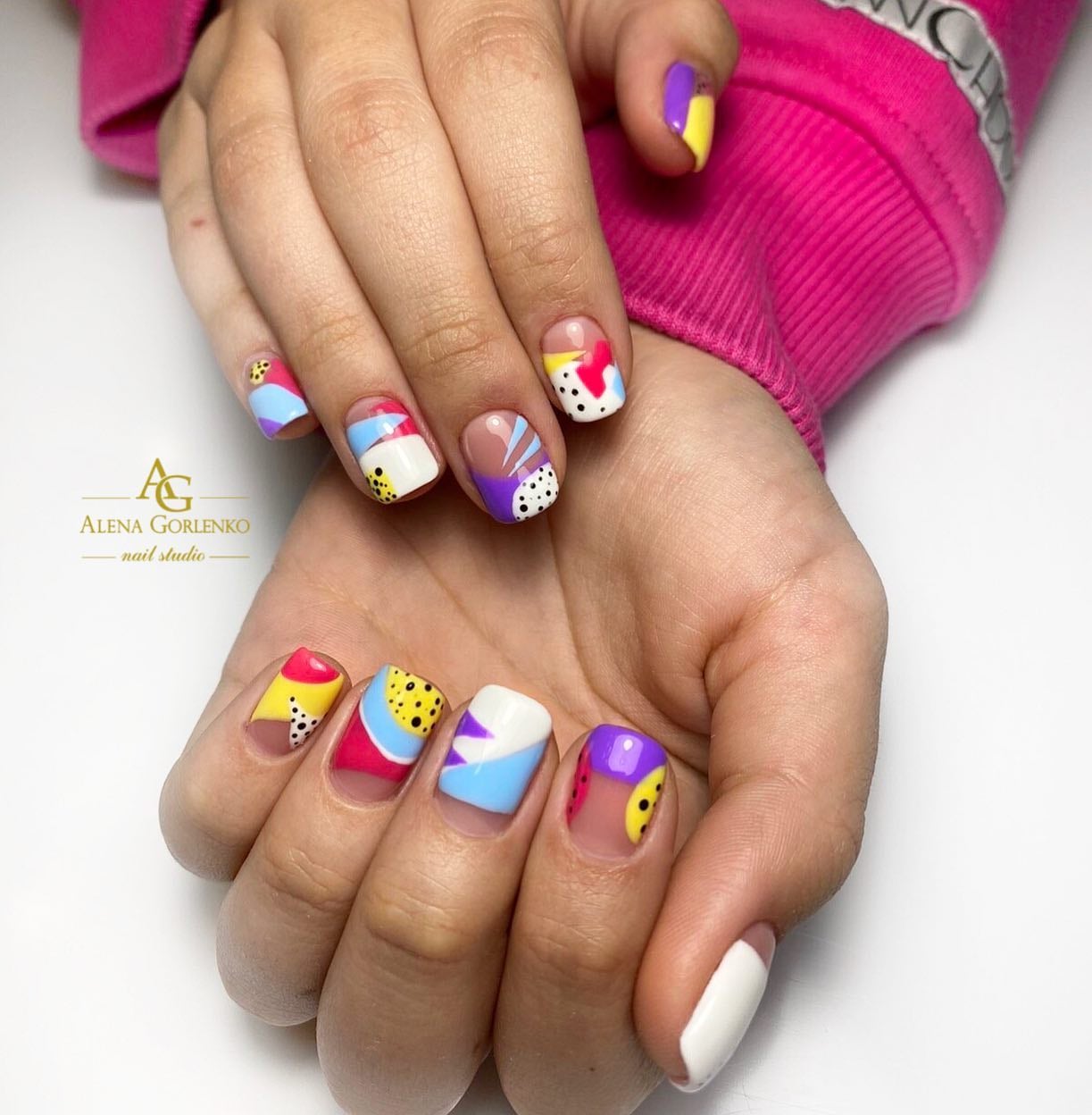 Яскравий манікюр різнокольоровий геометрія, фото - Нігтьова студія AG nail studio
