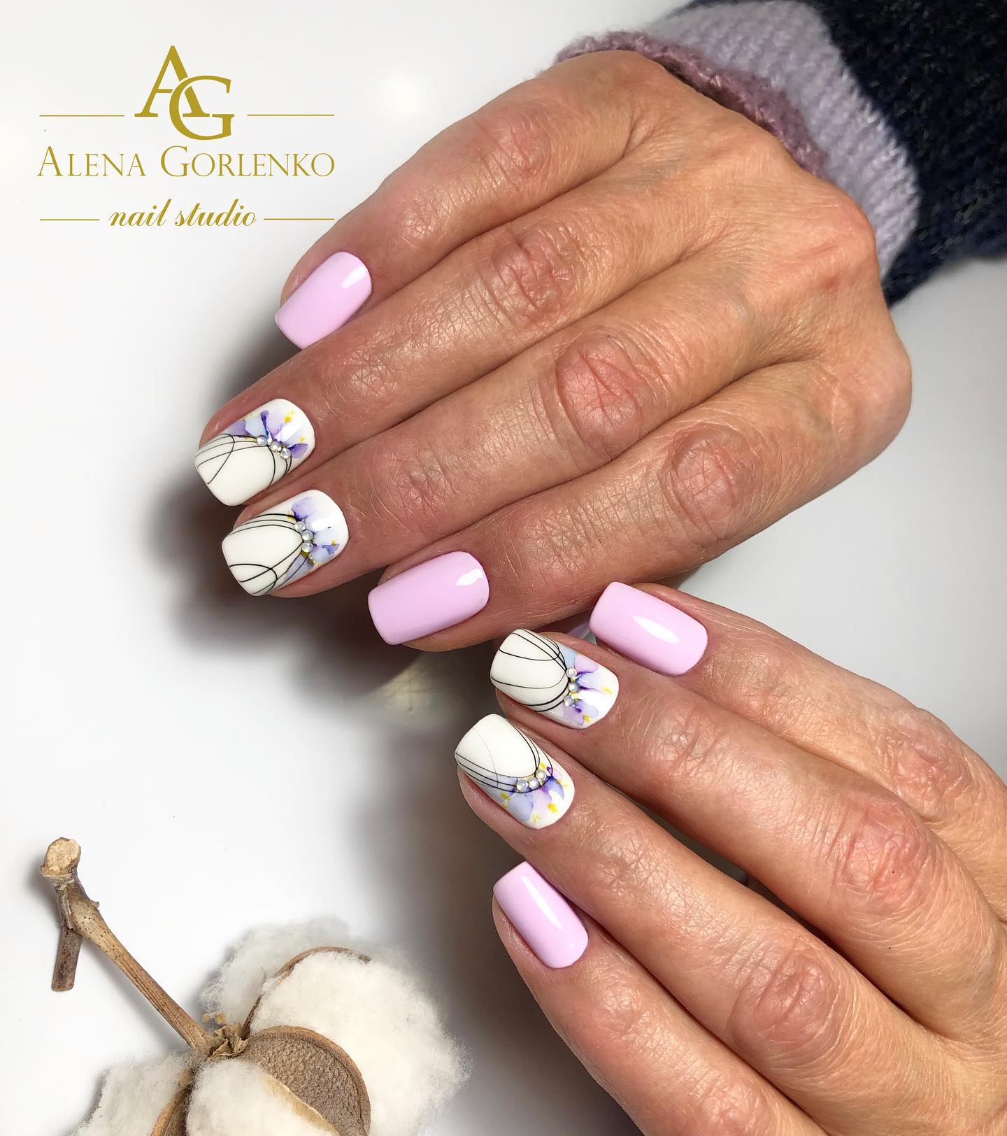 Ніжний манікюр з малюнком у пастельних тонах, фото - Нігтьова студія AG nail studio