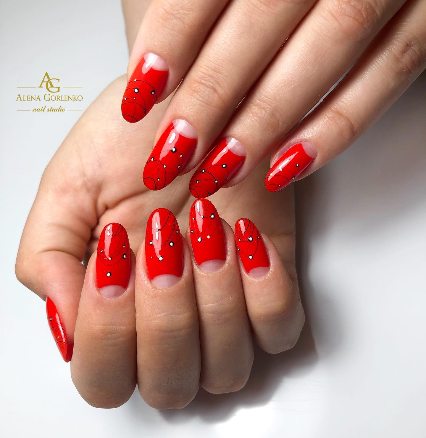 Червоний манікюр з малюнком на довгі нігті, фото - Нігтьова студія AG nail studio