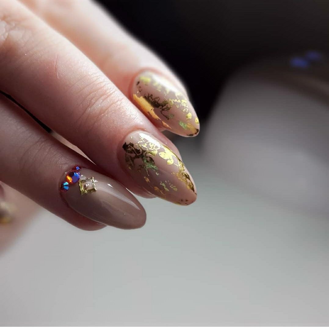 Нюдовий манікюр з блискітками на довгі нігті, фото - Майстер манікюру Виктория