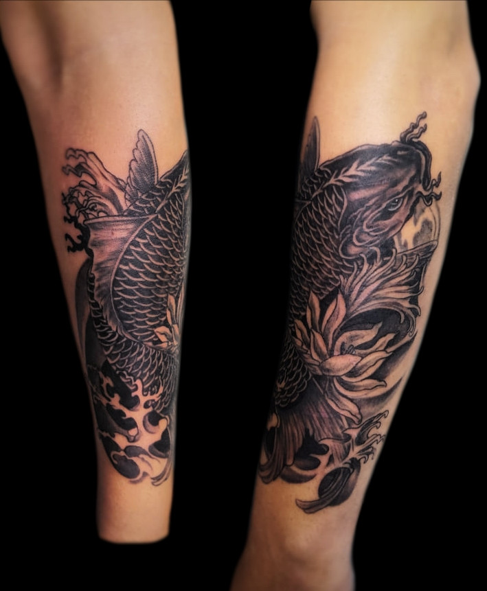На ноге реализм черно-белые, фото - Тату салон Britva Tattoo