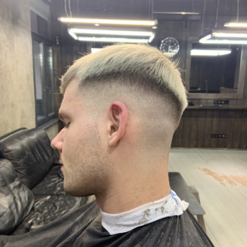 Мужская стрижка
                    Барбер Саша Киев