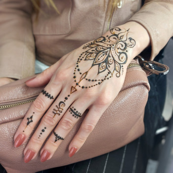 Тату для дівчат на пальцях кисті, фото - Візажист Виктория Мухина