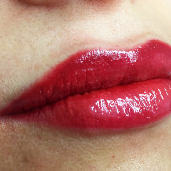 Перманентный макияж губы