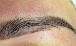 Удаление ремувером Майстер перманентного макіяжу Саті Чернівці