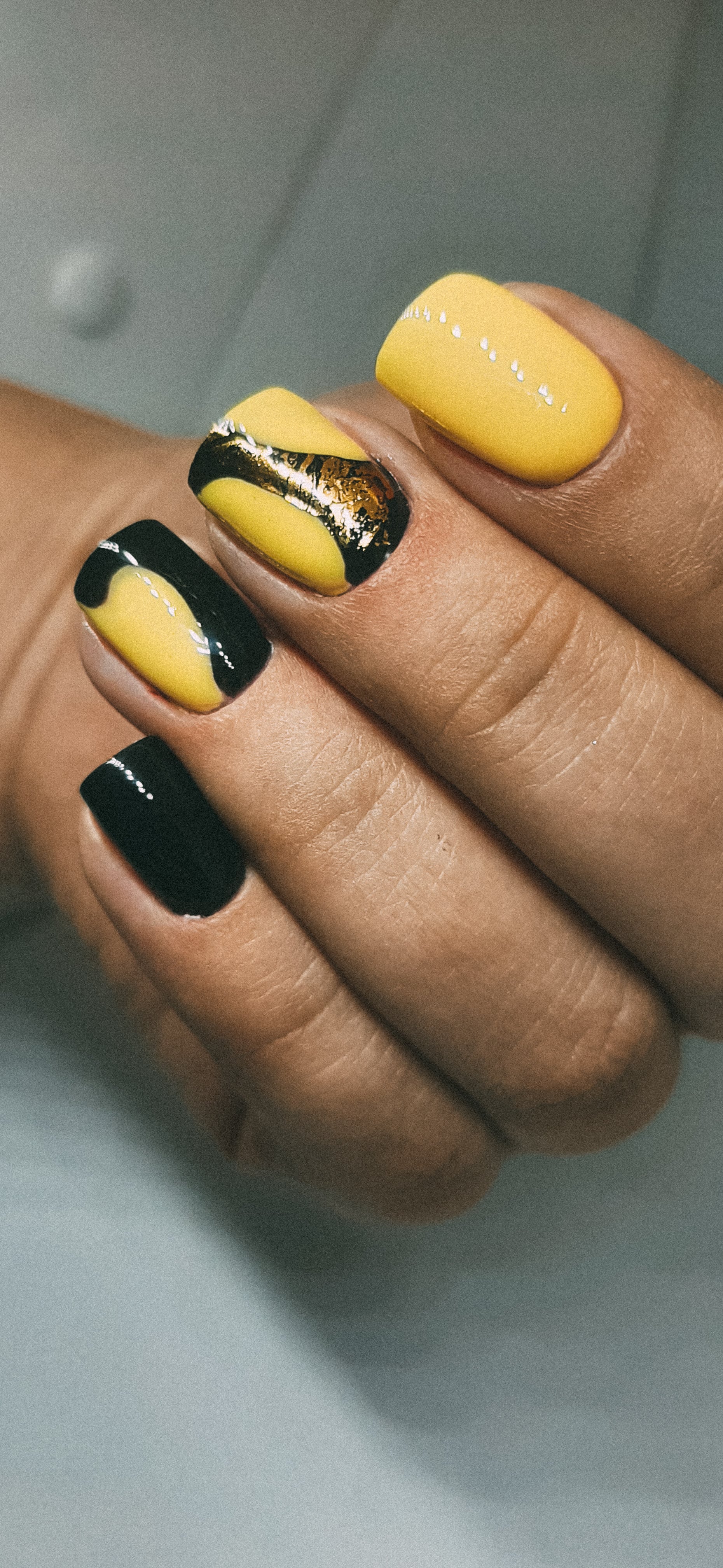 Маникюр с рисунком черный желтый, фото - Мастер маникюра Наталия Шестиалтынова
