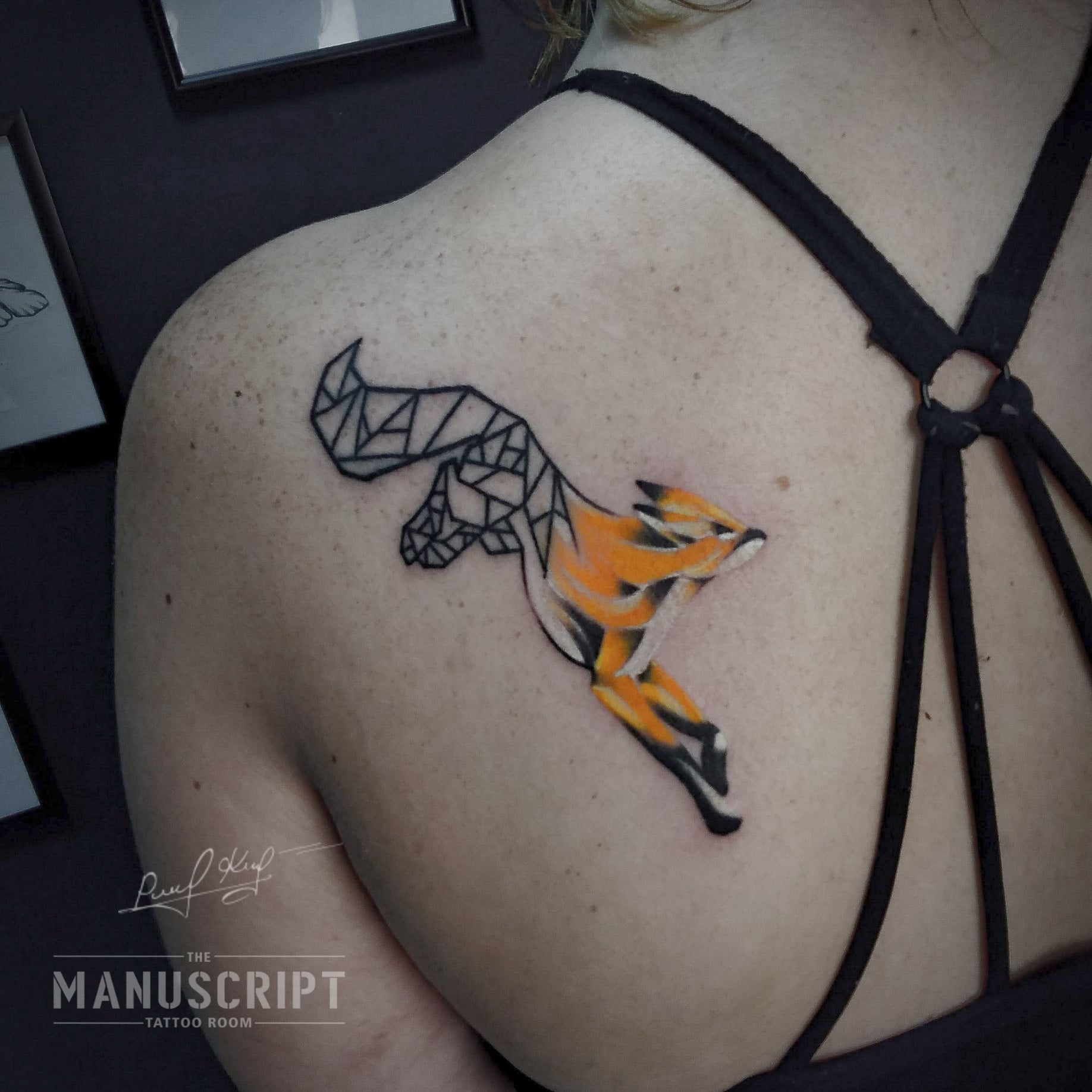 Женские цветные на спине, фото - Тату салон Manuscript Tattoo Studio