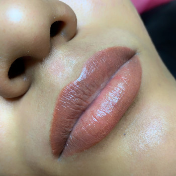 Перманентный макияж губ
                    Мастер перманентного макияжа Людмила Одесса