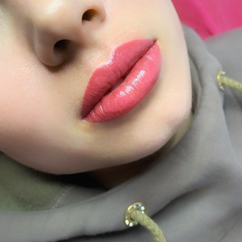 Перманентный макияж губ
                    Мастер перманентного макияжа Людмила Одесса