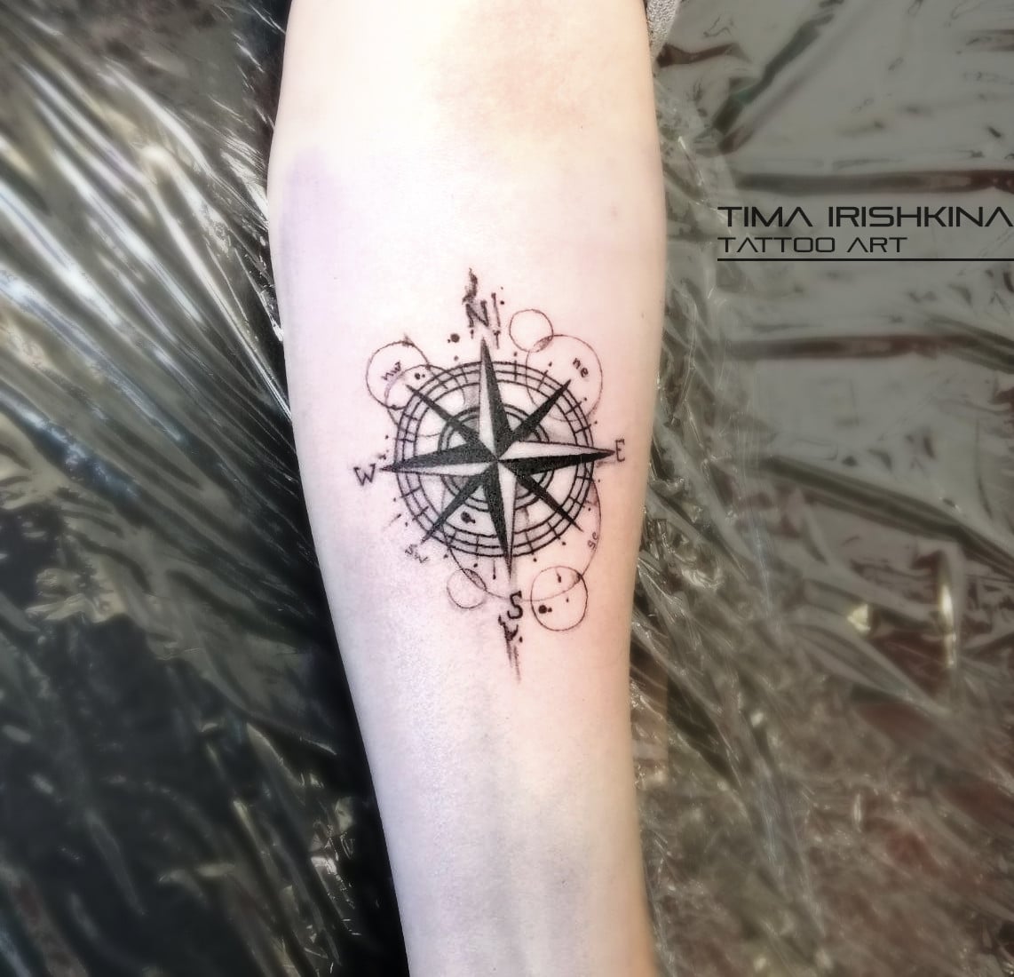 Компас, фото - Тату салон HouseInk Tattoo Studio