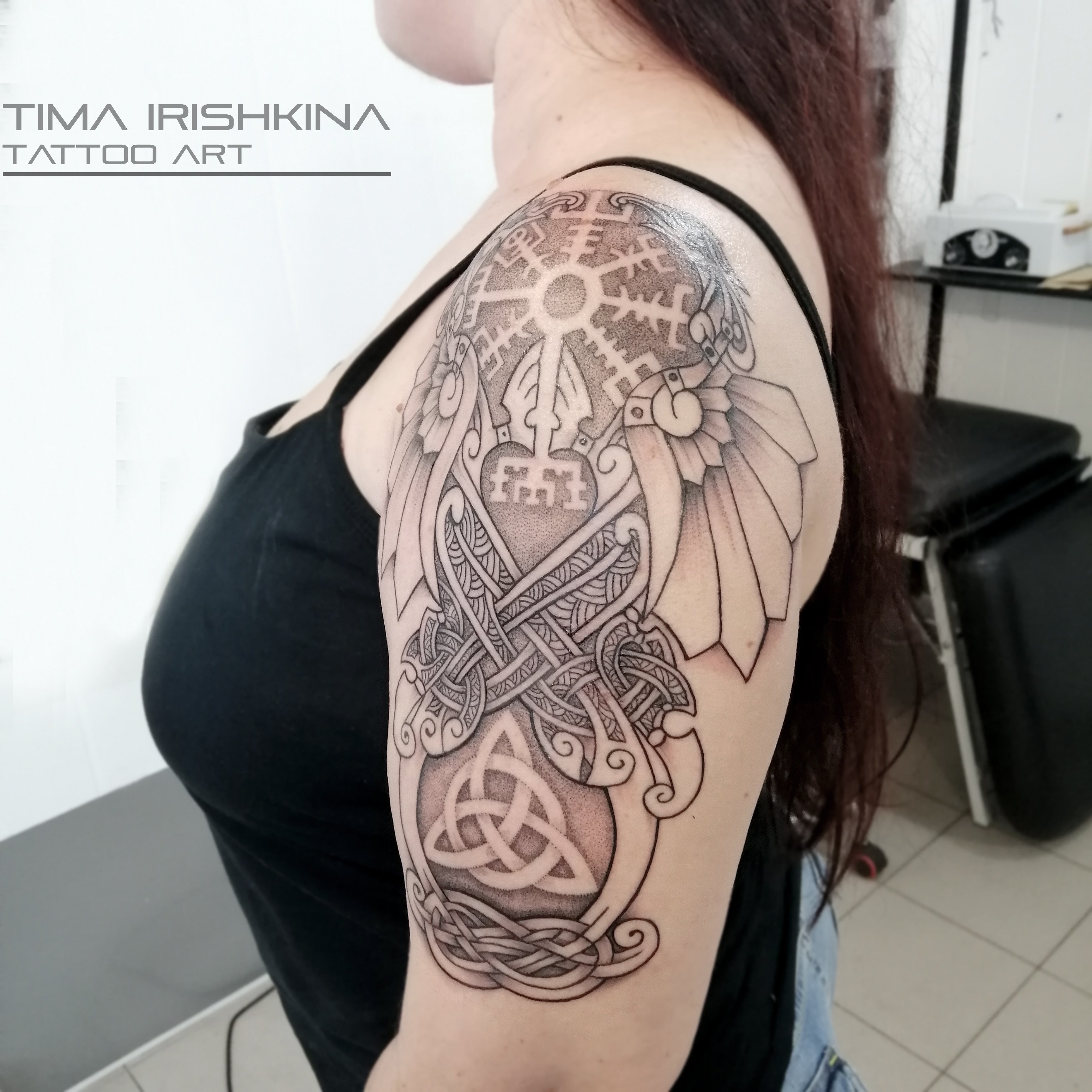 Женские на руке плече, фото - Тату салон HouseInk Tattoo Studio