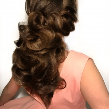 Вечірня зачіска
                    Перукар-стиліст Валерия Одеса