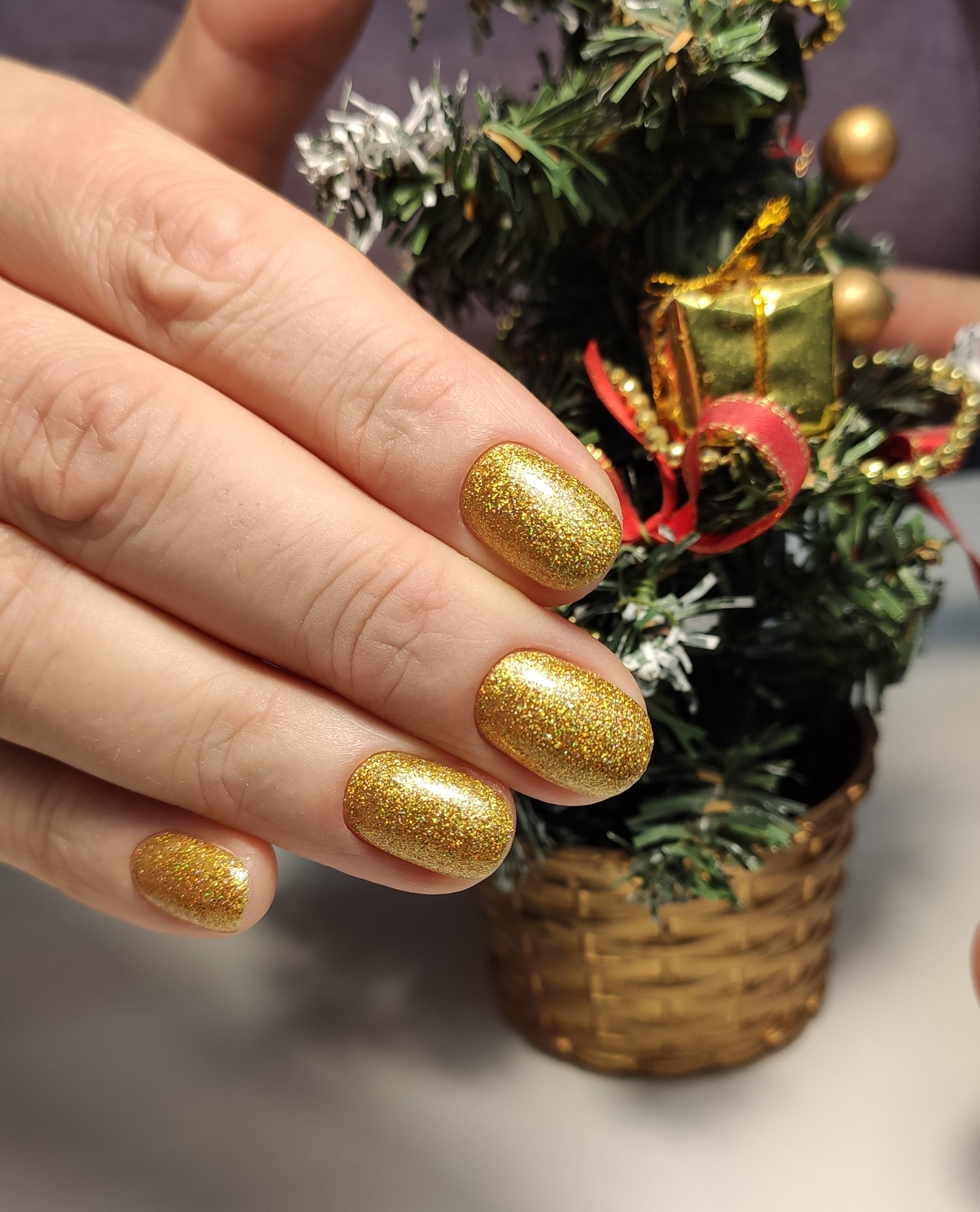 Новорічний манікюр з блискітками жовтий, фото - Майстер манікюру Екатерина Гладырь