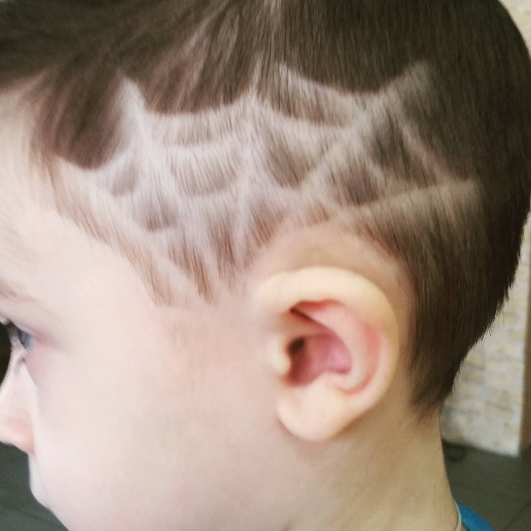 Стрижка для хлопчика дитяча Малюнок на волоссі (hair tattoo), фото - Барбершоп Джентельмени удачі