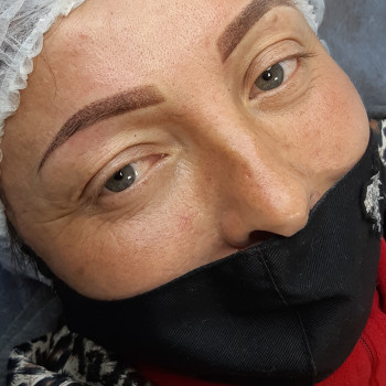 Пкдрові брівки.