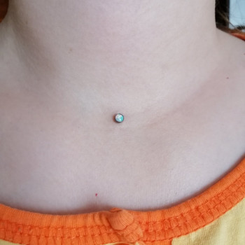 Микродермал с белым опалом