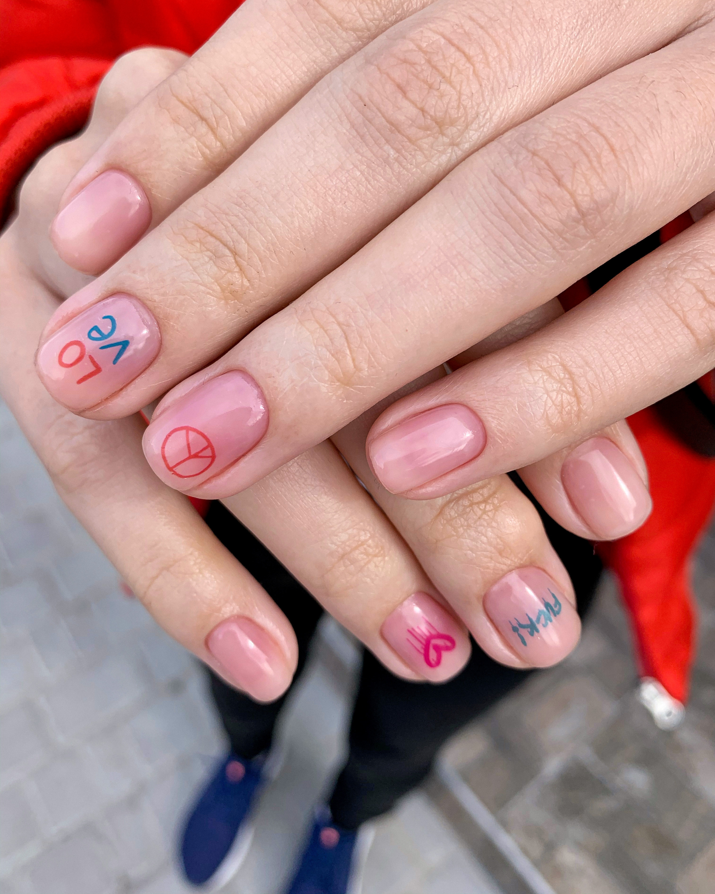 Манікюр на короткі нігті нюдовий з малюнком, фото - Нігтьова студія THIS IS MANIC nail studio