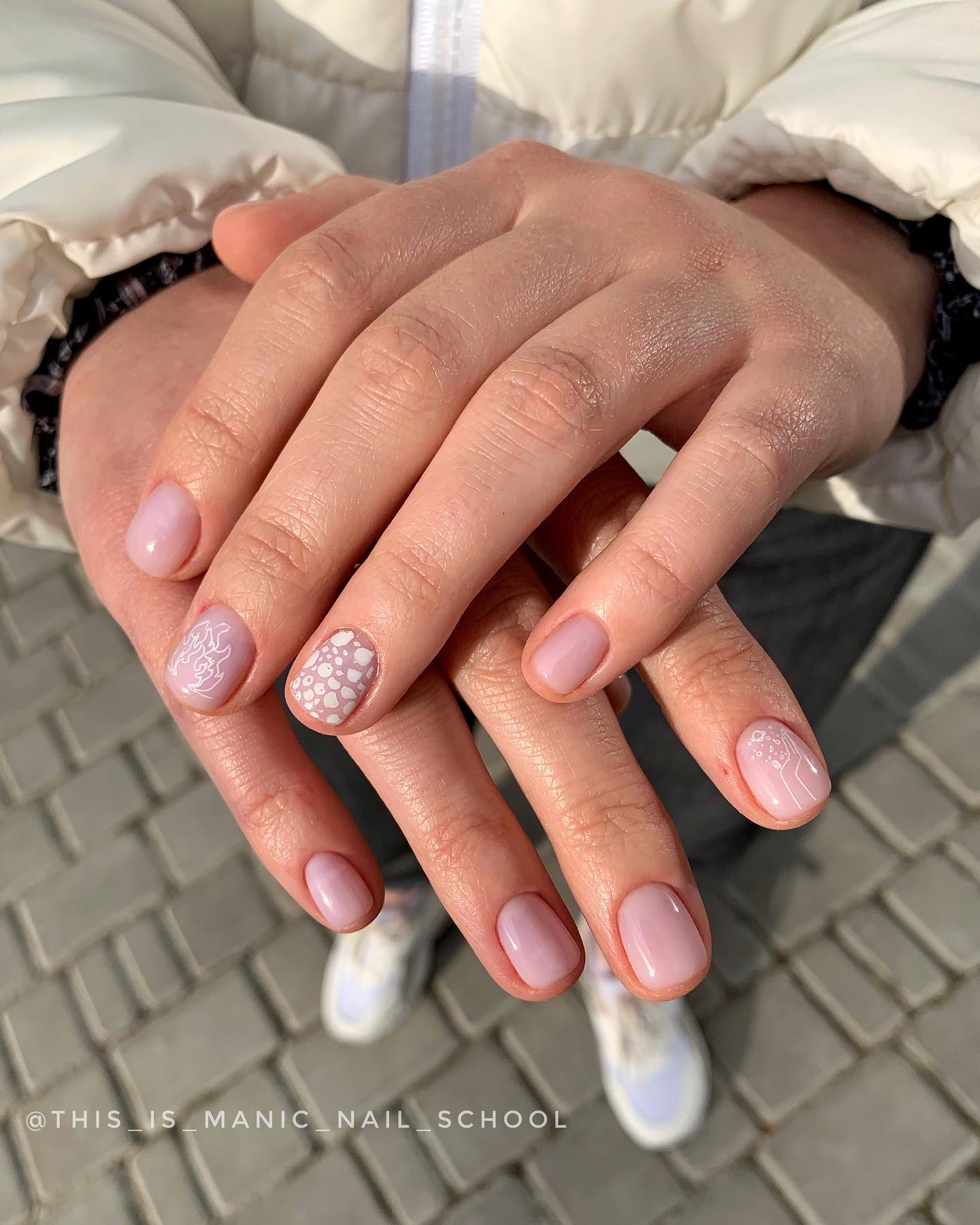 Ніжний манікюр з малюнком рожевий, фото - Нігтьова студія THIS IS MANIC nail studio