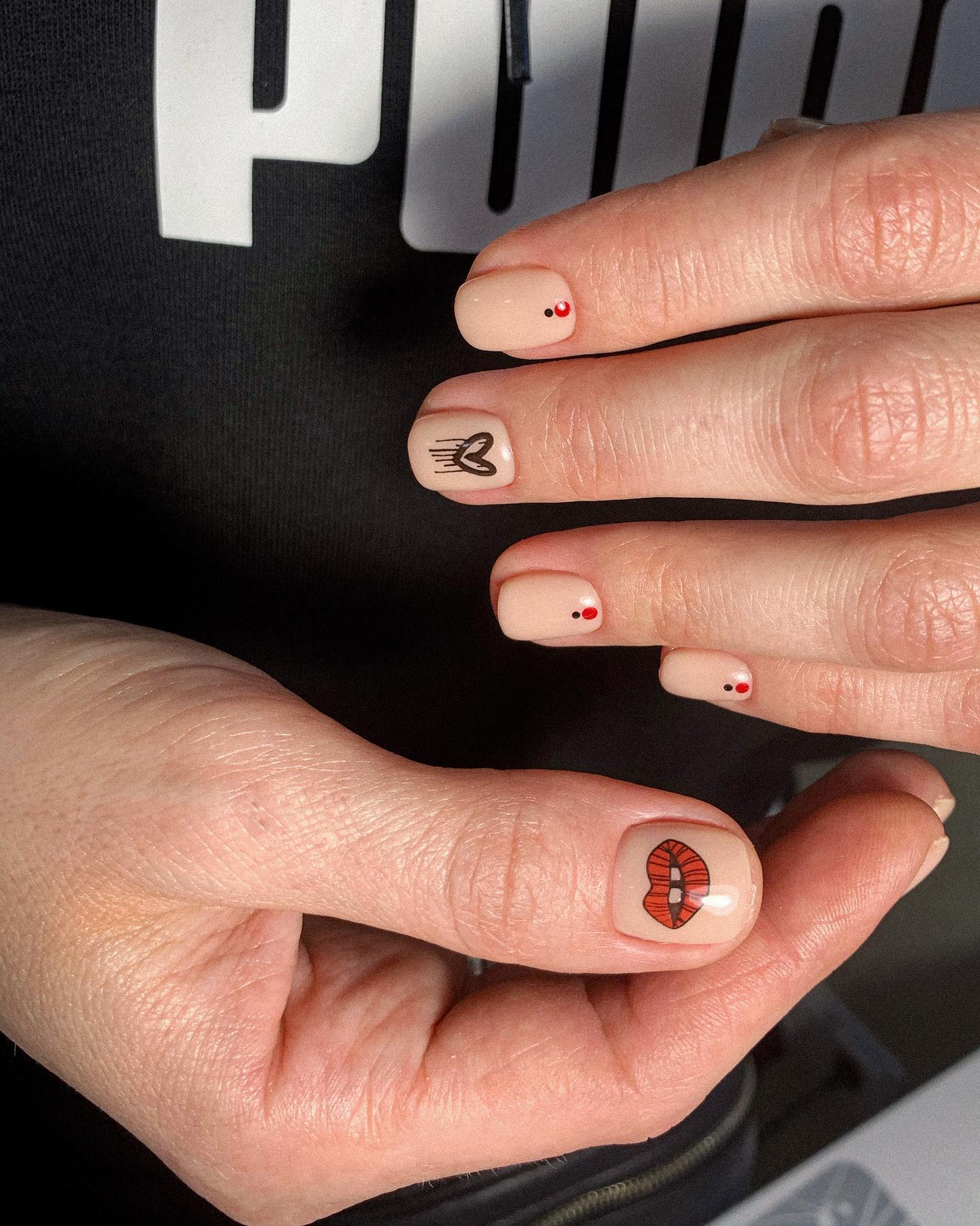 Манікюр на короткі нігті нюдовий з малюнком, фото - Нігтьова студія THIS IS MANIC nail studio