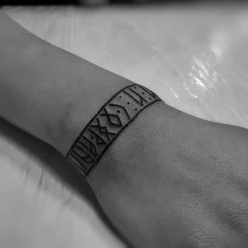 на руці, руна, браслет, тату браслет, тату руни