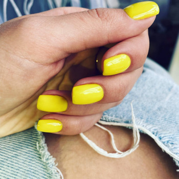 Манікюр на короткі нігті жовтий квадратні, фото - Лешмейкер Ірина Лазар