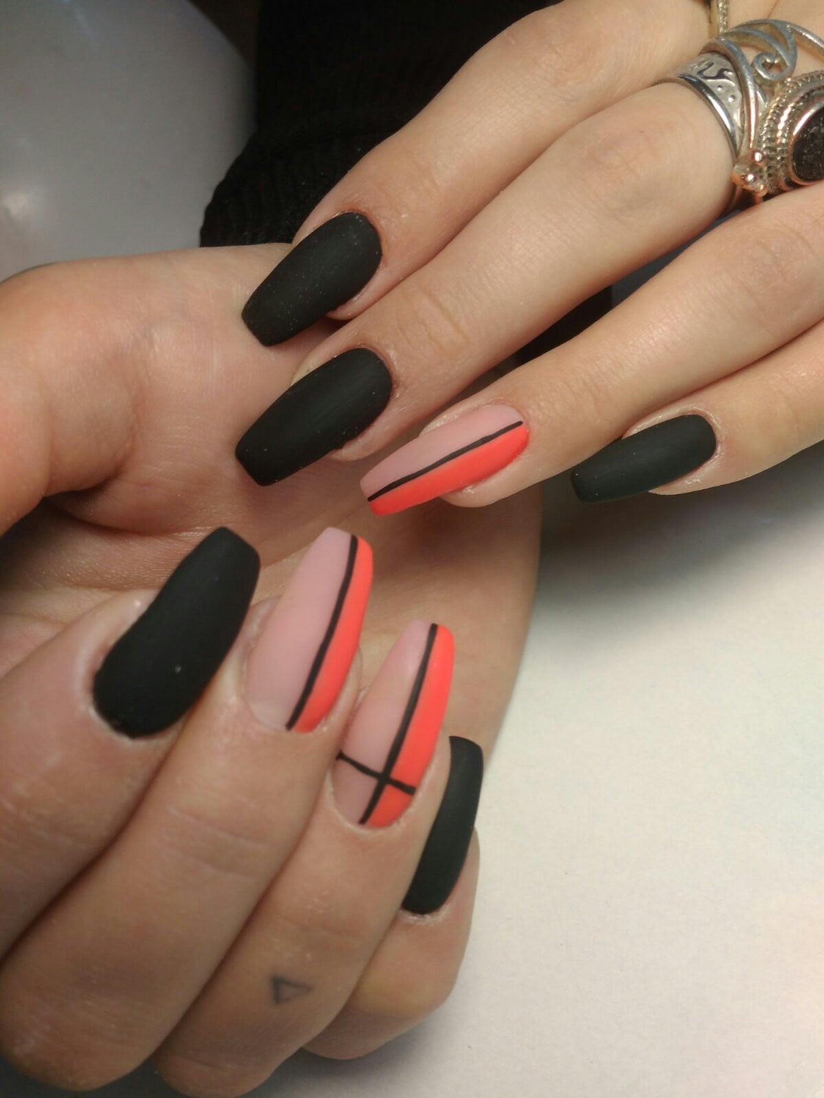 Чорний манікюр матовий на довгі нігті, фото -  Nail Bar