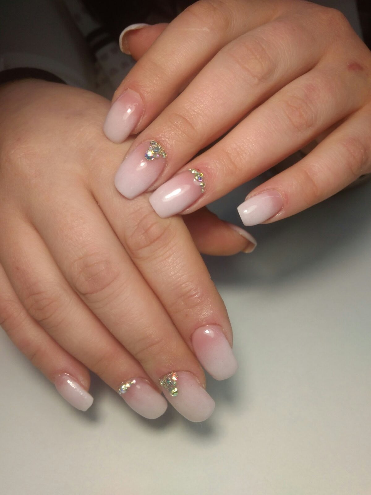 Ніжний манікюр омбре на квадратні нігті, фото -  Nail Bar