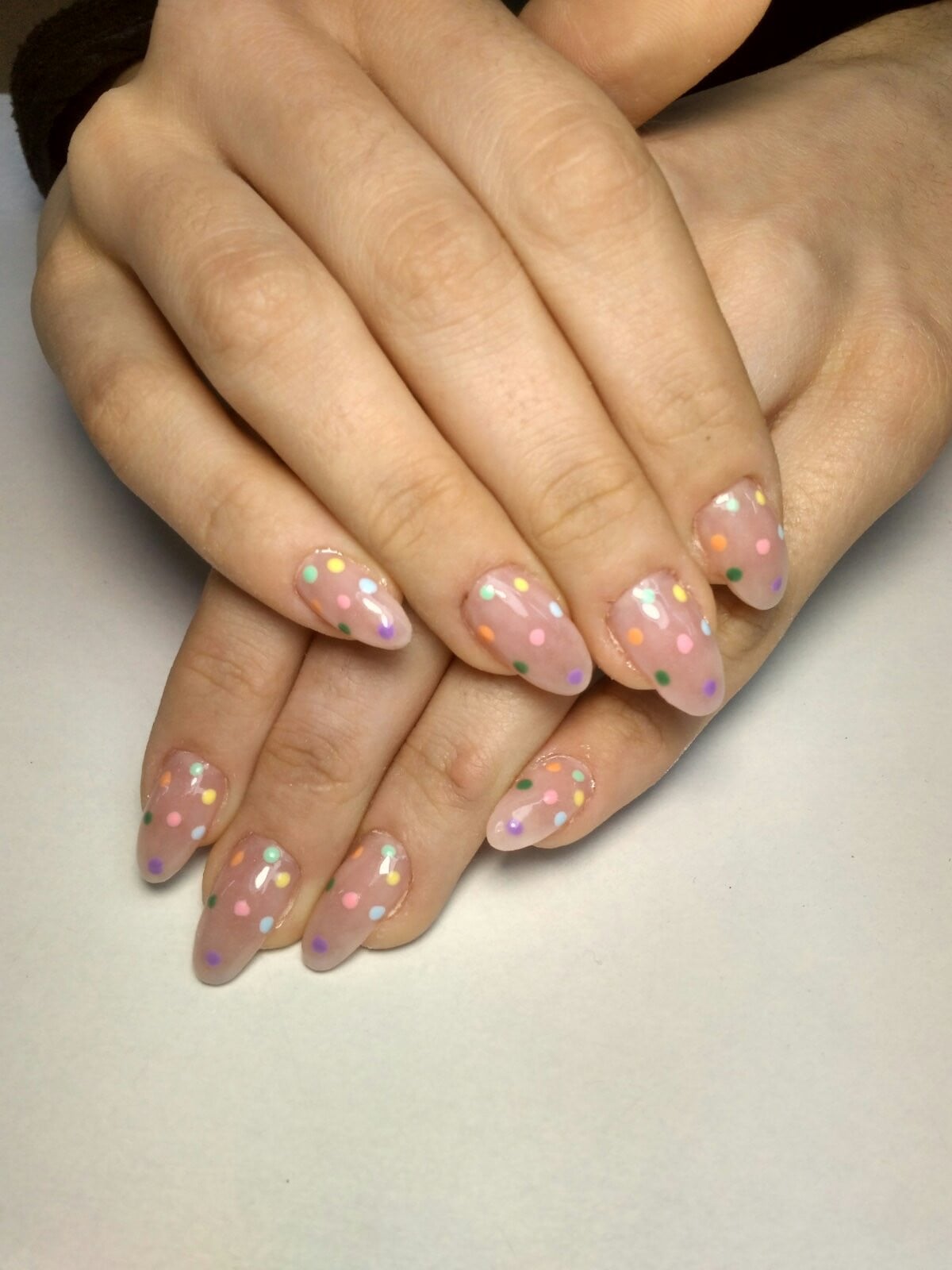 Нюдовий манікюр різнокольоровий прозорий, фото -  Nail Bar