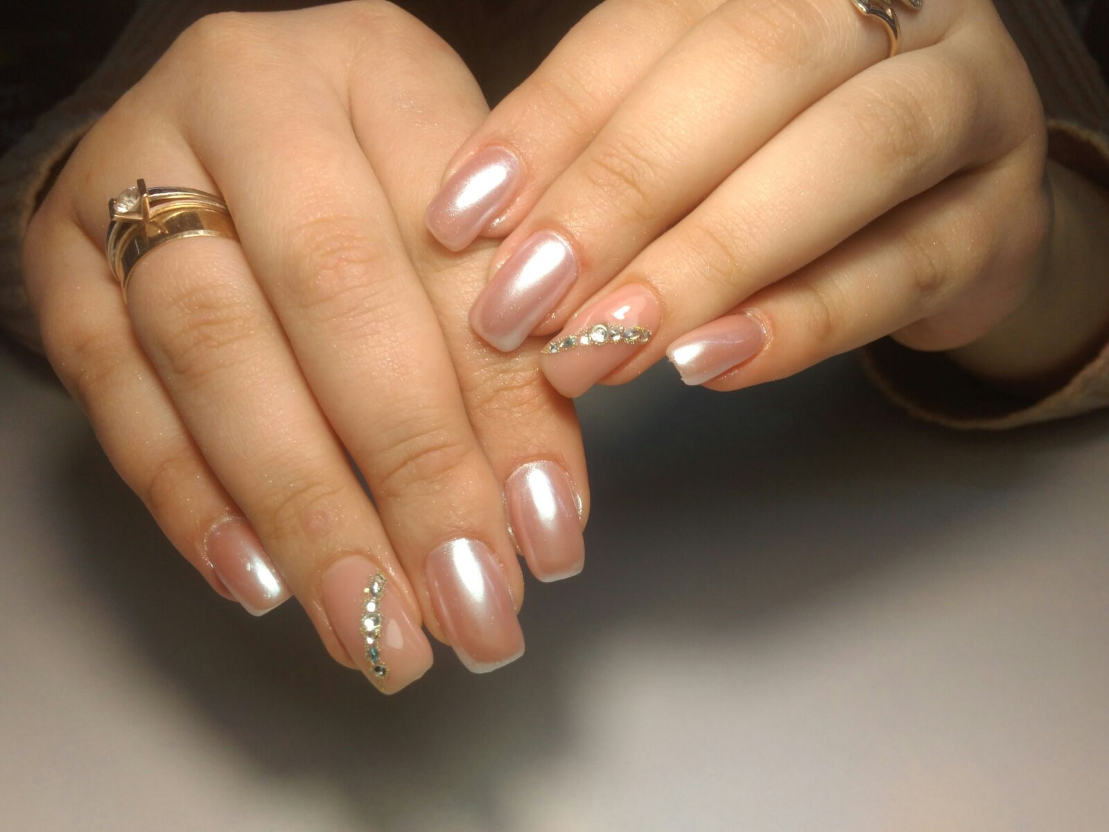 Ніжний манікюр нюдовий на квадратні нігті, фото -  Nail Bar