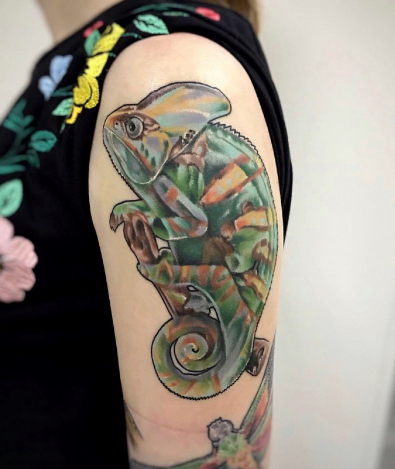 Для дівчат на руці плечі, фото - Тату салон Black Ink Tattoo Studio
