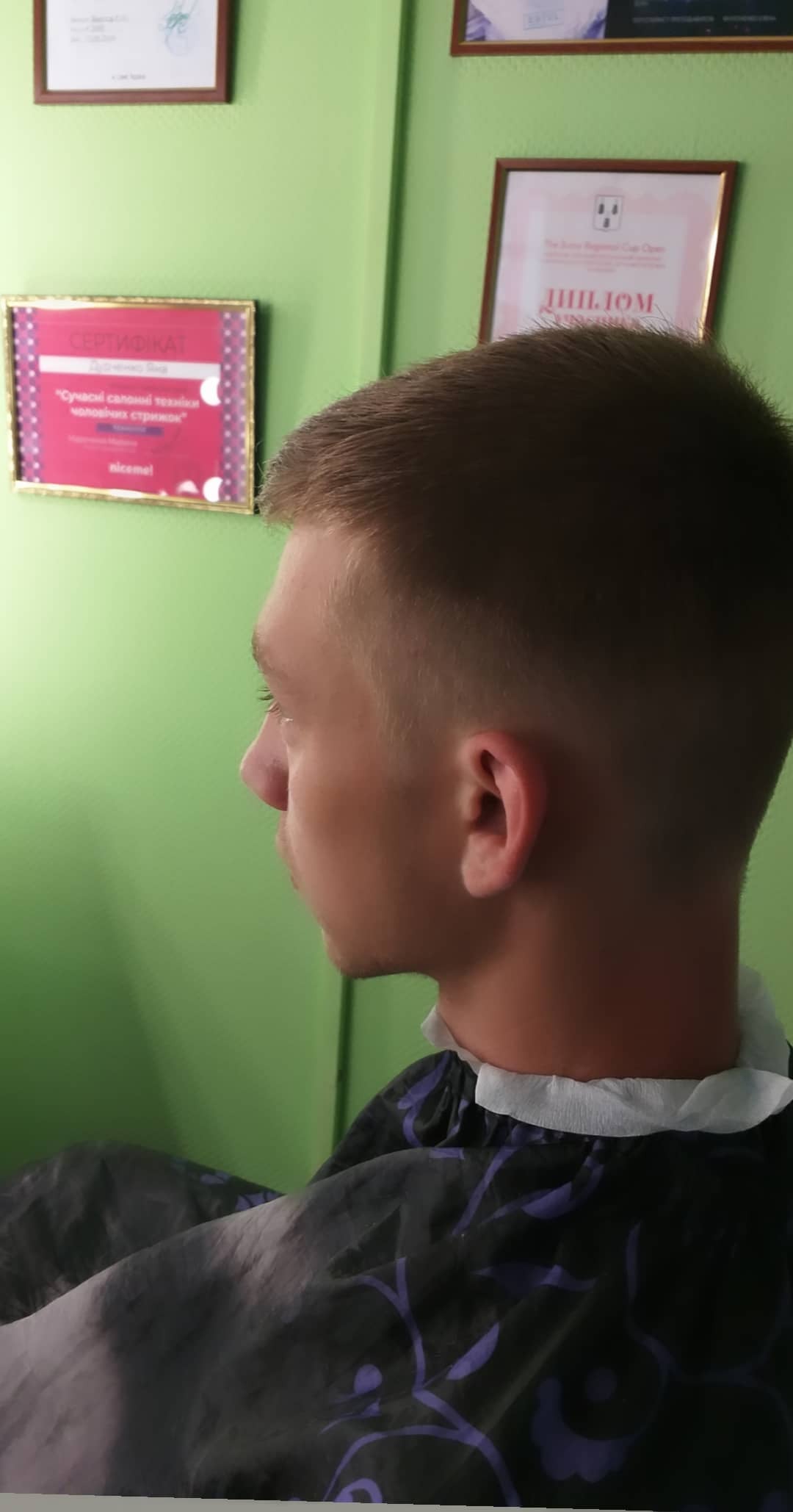 Чоловіча стрижка на коротке волосся фейд, фото - Масажист Яна Дудченко