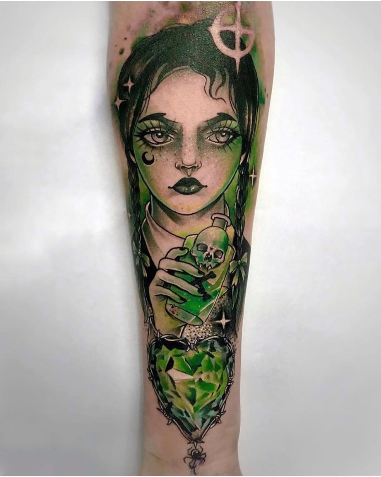 Женские на предплечье череп, фото - Тату салон Black Ink Tattoo Studio