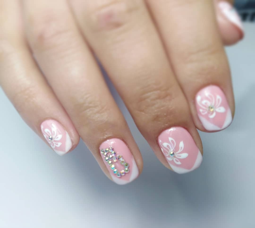 Білий манікюр французький з малюнком, фото - Майстер манікюру Светлана Кириллова