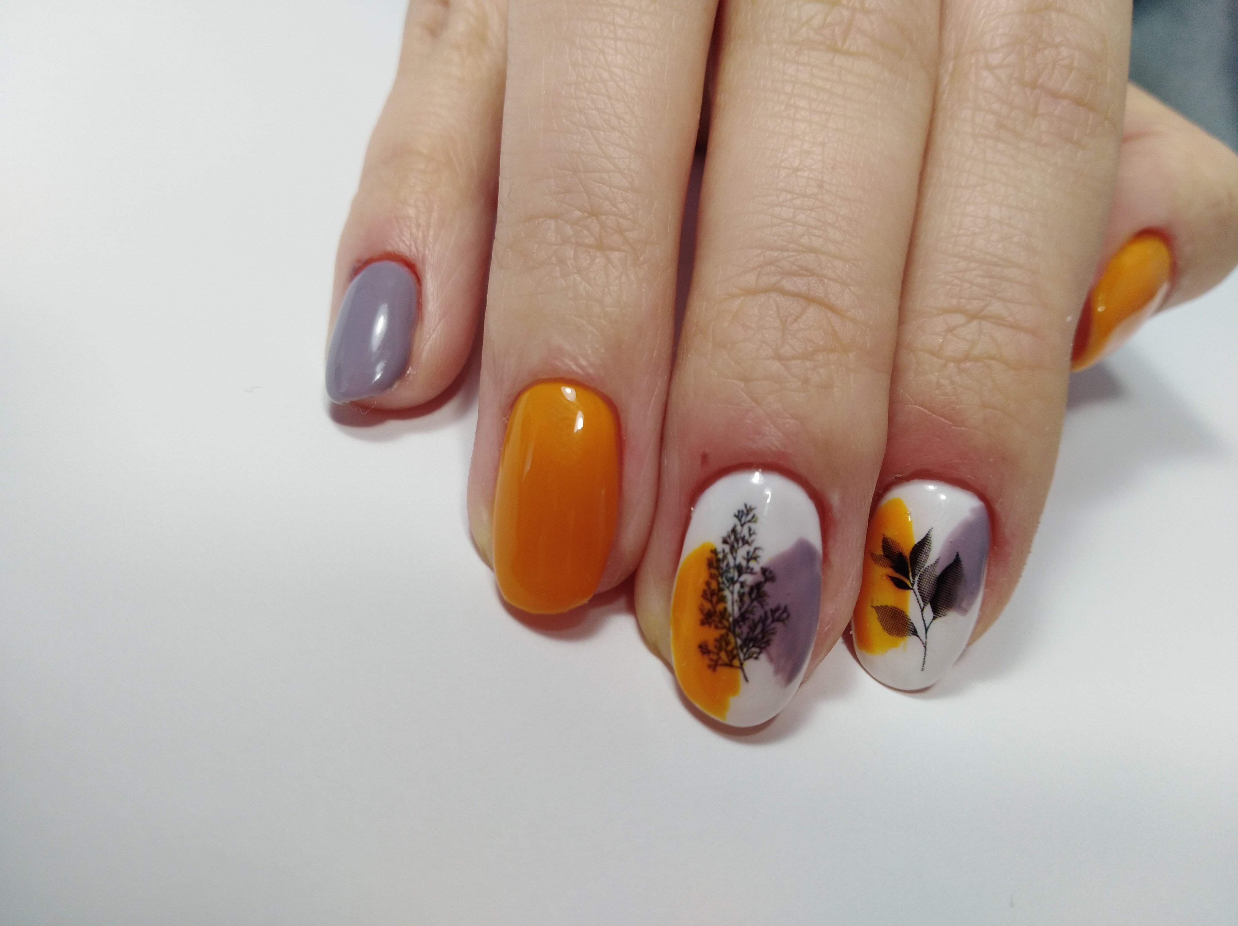 Маникюр на короткие ногти с рисунком оранжевый, фото - Мастер маникюра Светлана Кириллова