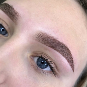 Долговременная укладка бровей.
Моделирование, окрашивание.