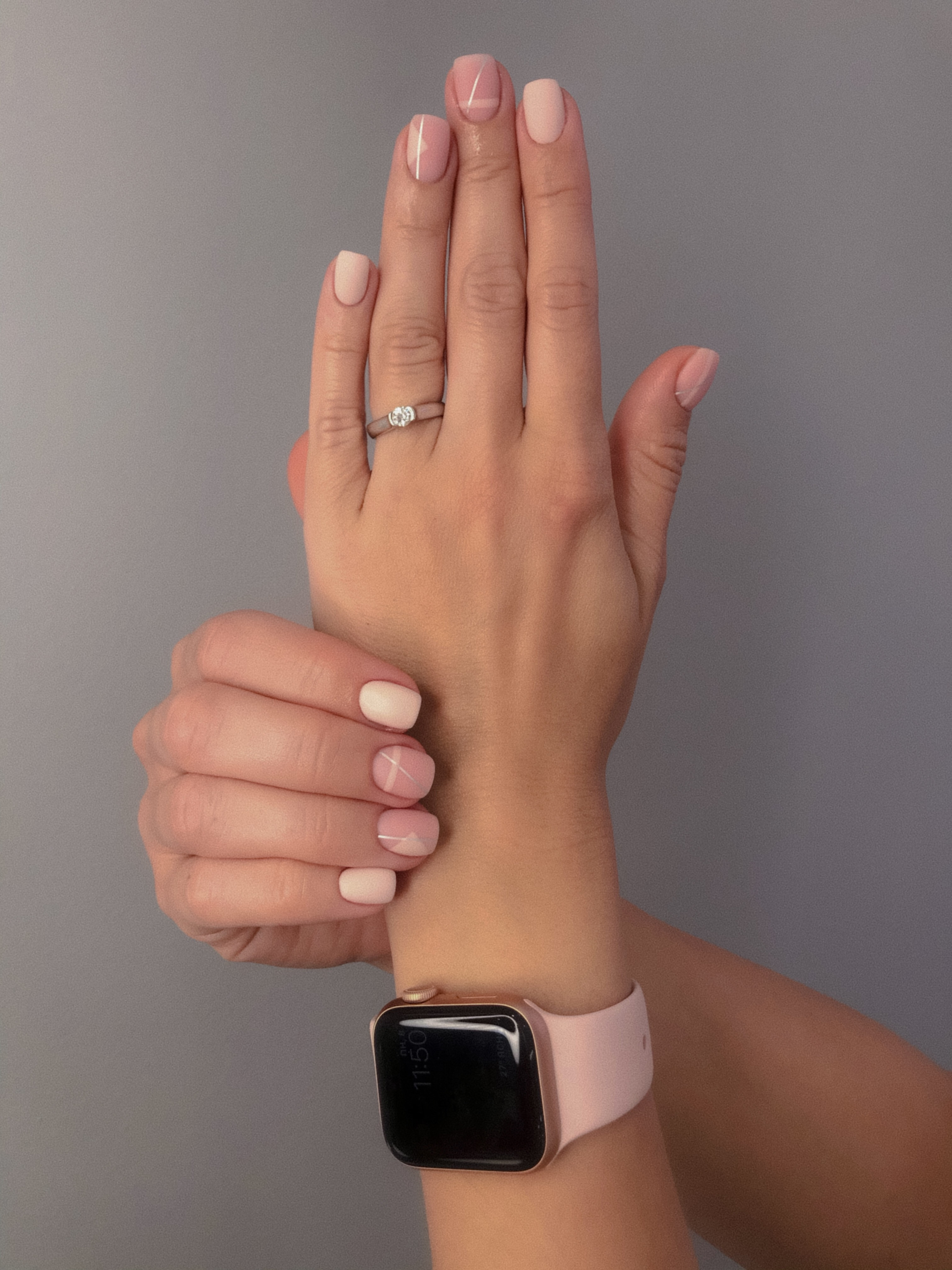 Нюдовий манікюр мінімалізм лінії, фото - Студія краси Ajur Nails