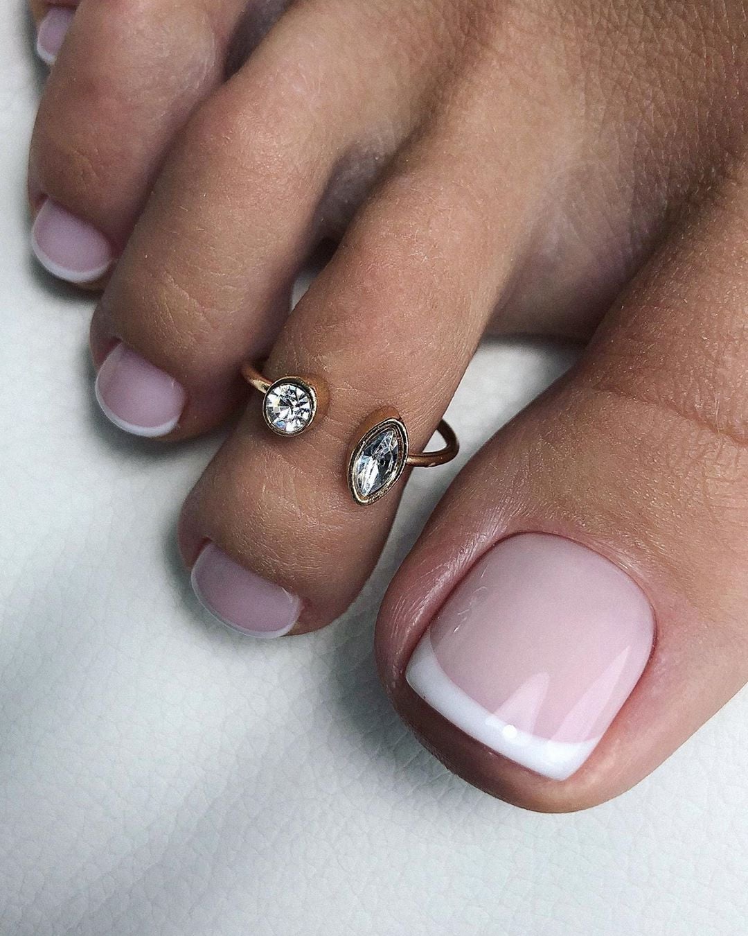 Педикюр френч красивый, фото - Студия красоты Ajur Nails