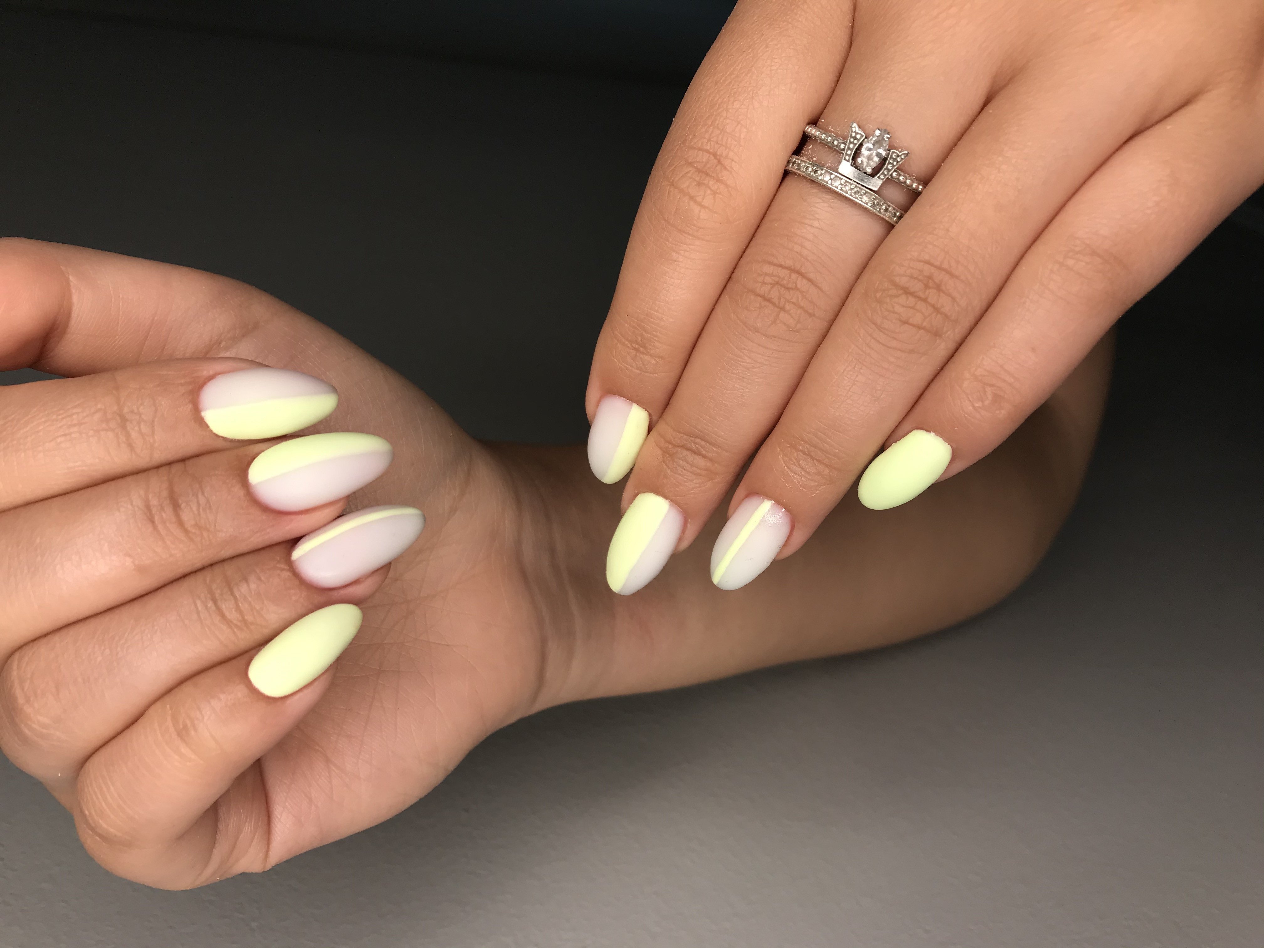 Желтый маникюр геометрия на овальные ногти, фото - Студия красоты Ajur Nails