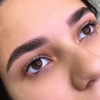 Коррекция и окрашивание бровей