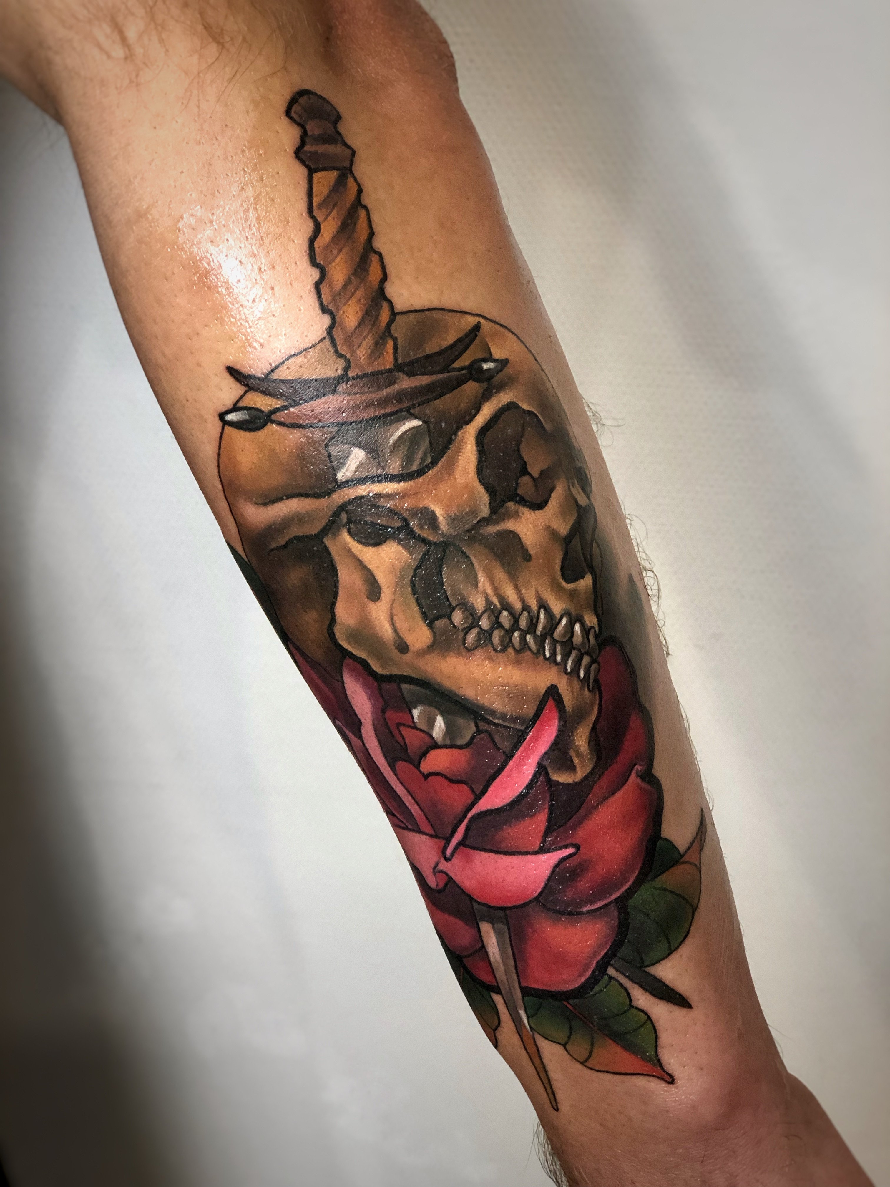 Мужские на предплечье череп, фото - Тату салон THUNDER TATTOO