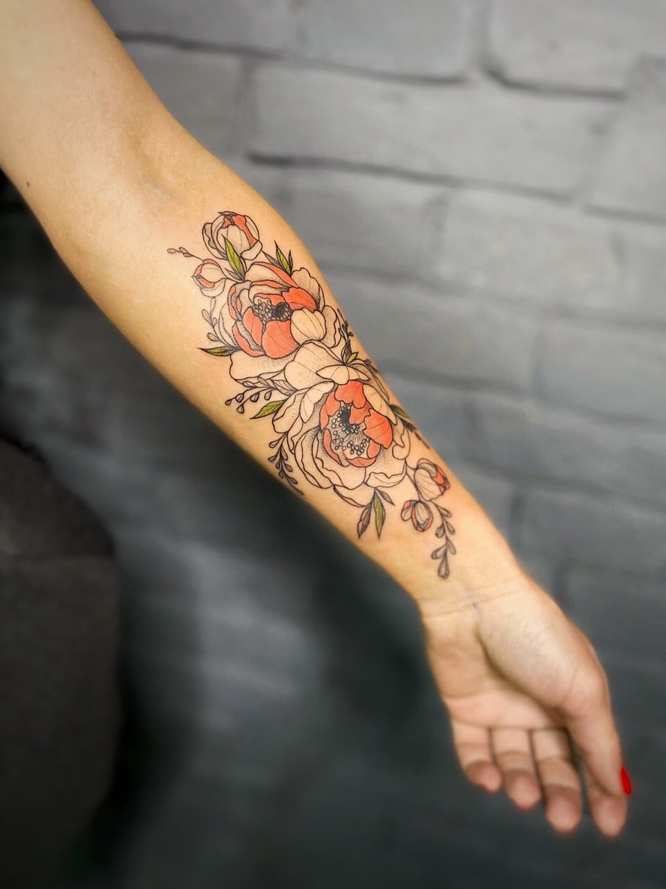 Для дівчат на руці передпліччі, фото - Тату салон THUNDER TATTOO