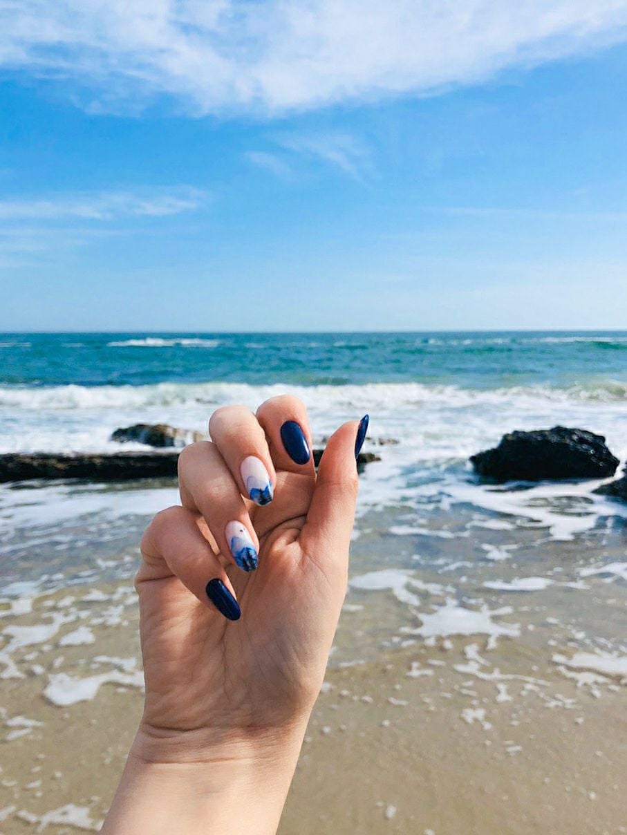Манікюр з малюнком синій на довгі нігті, фото - Нігтьова студія Holy Nails