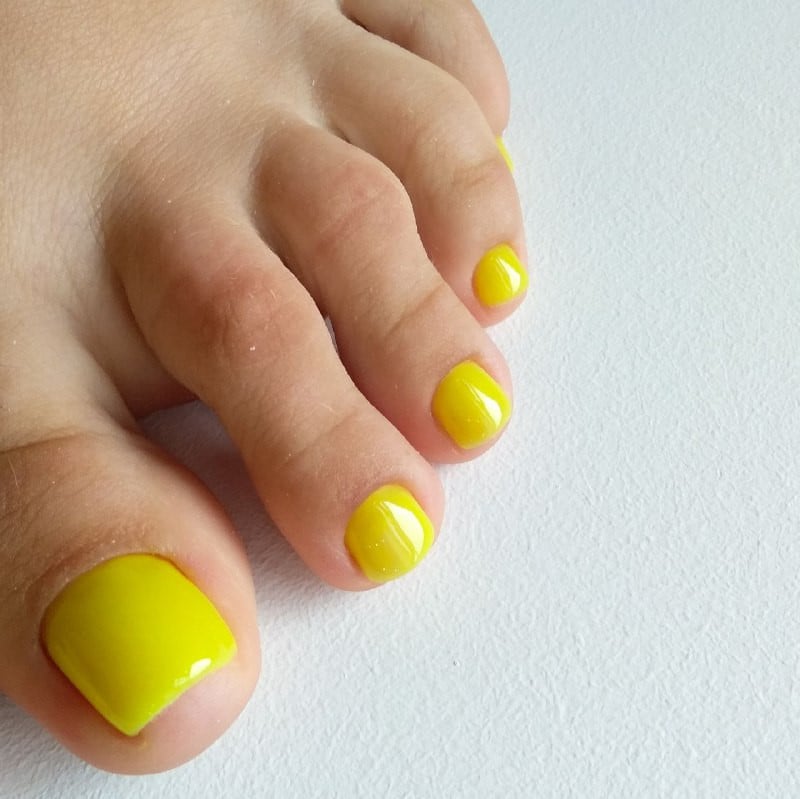 Педикюр красивый яркий, фото - Ногтевая студия Holy Nails