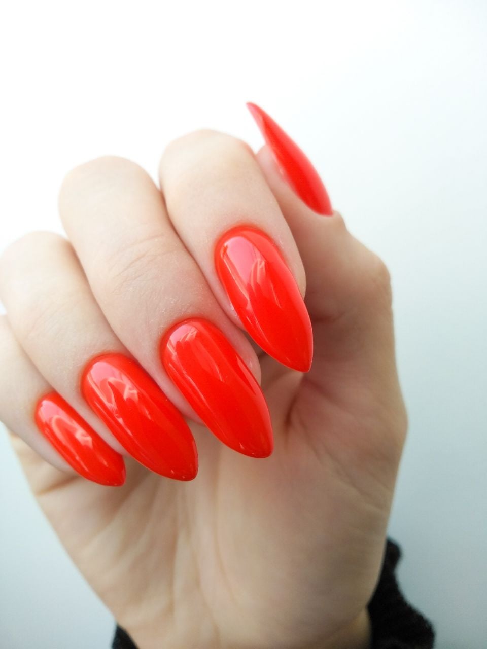 Червоний манікюр, фото - Нігтьова студія Holy Nails