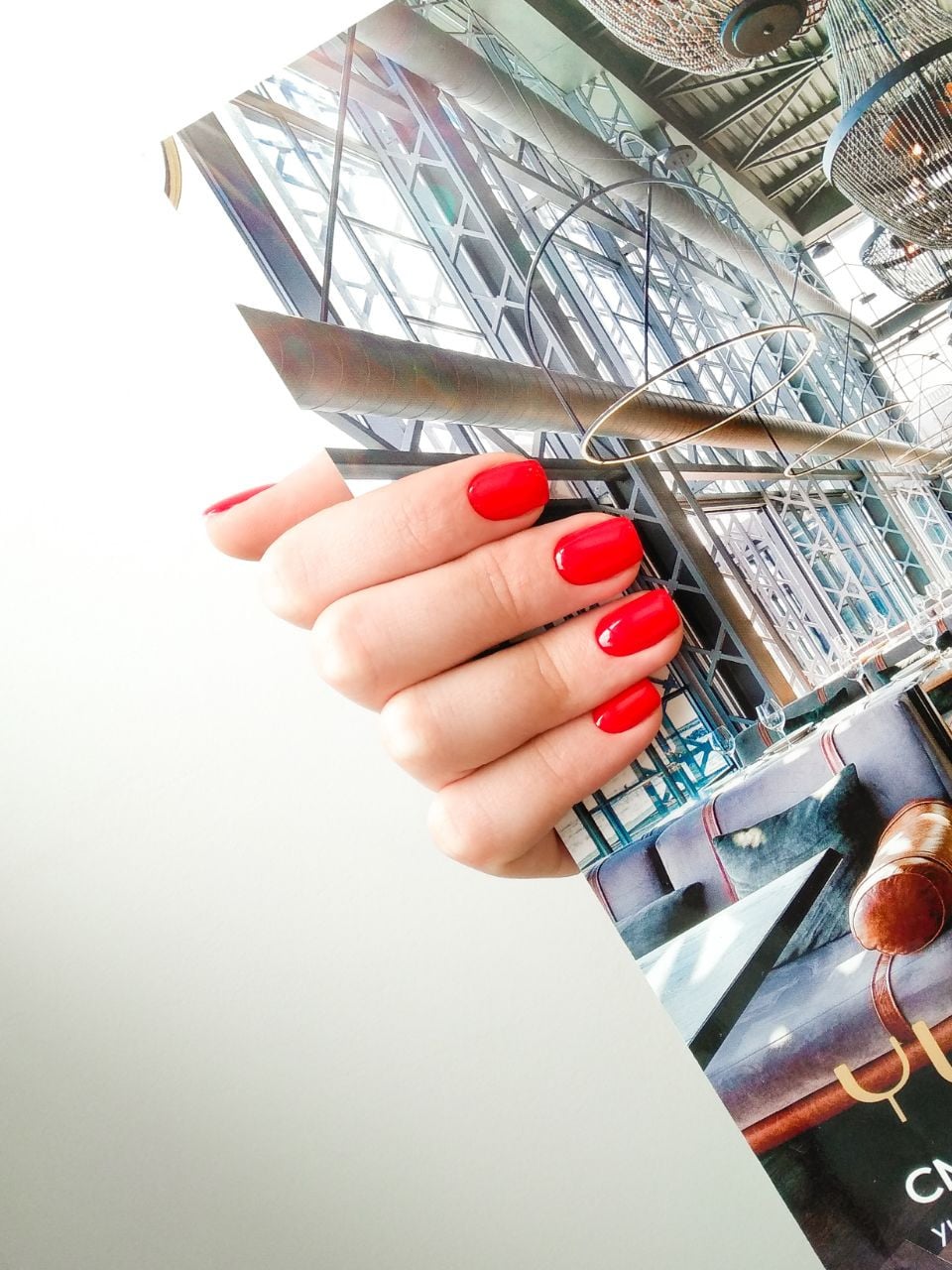 Червоний манікюр на короткі нігті яскравий, фото - Нігтьова студія Holy Nails