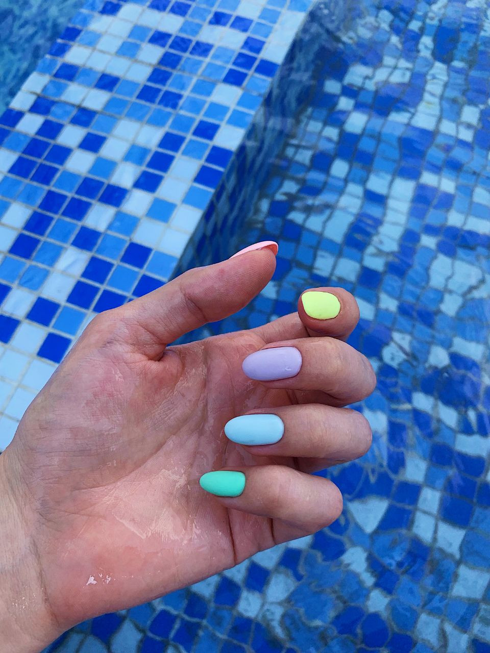 Радужный маникюр, фото - Ногтевая студия Holy Nails