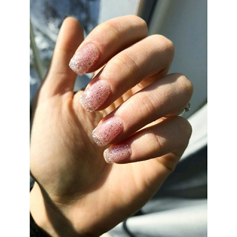 Манікюр на короткі нігті блискучий, фото - Нігтьова студія Holy Nails