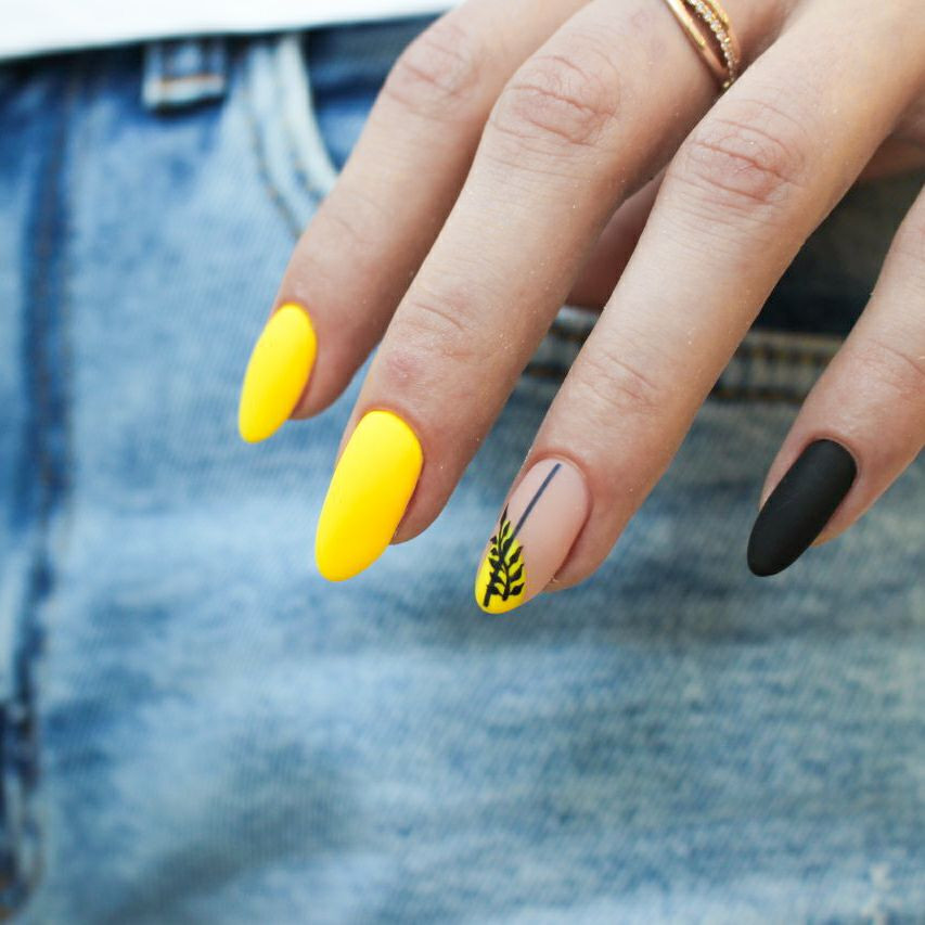 Матовый маникюр желтый горчичный, фото - Ногтевая студия Holy Nails