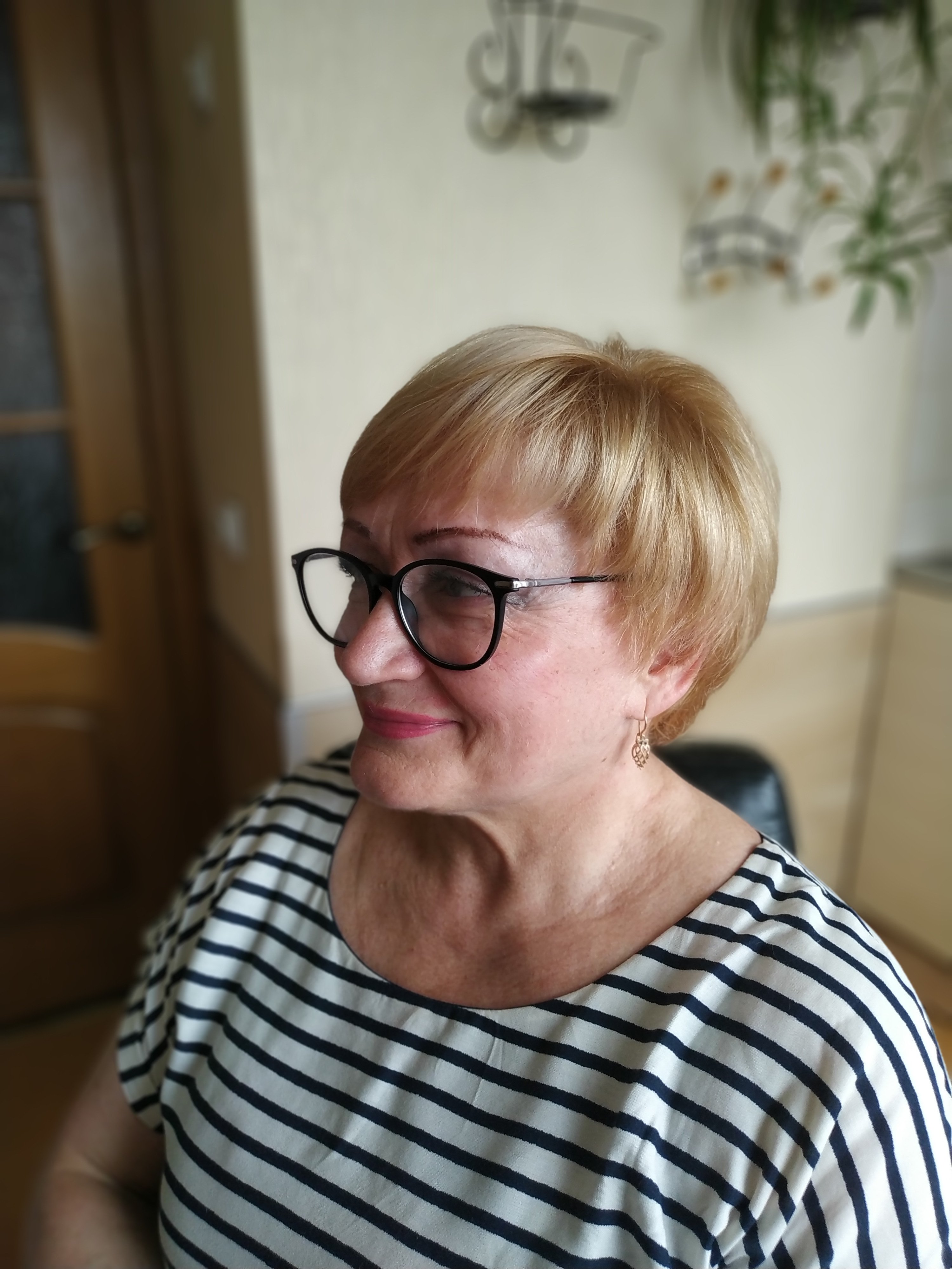 Короткая женская стрижка пикси боб стрижки после 50 лет, фото - Парикмахер Алена Скорина