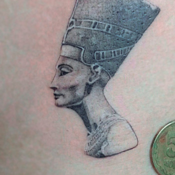 тату Ніфертіті мініатюра